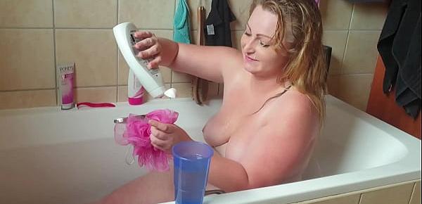  Enjoying a piss body wash